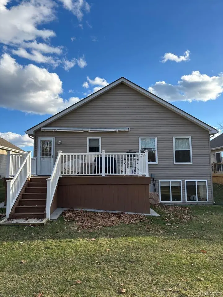 210 Pineview DR #3064 GRANGE HALL RD, Fenton, MI 48430