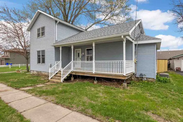 1000 Stinocher St, Solon, IA 52333