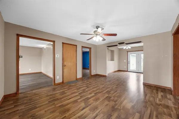 1000 Stinocher St, Solon, IA 52333