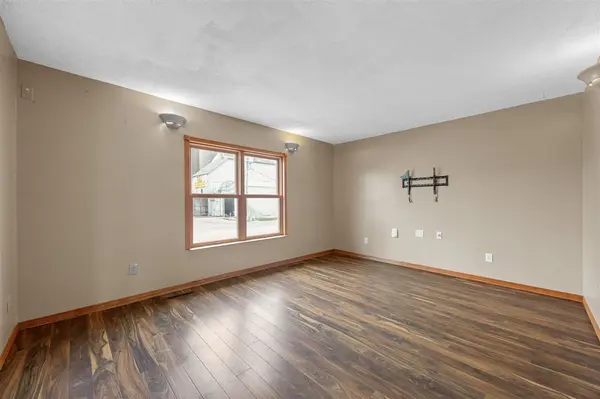 1000 Stinocher St, Solon, IA 52333