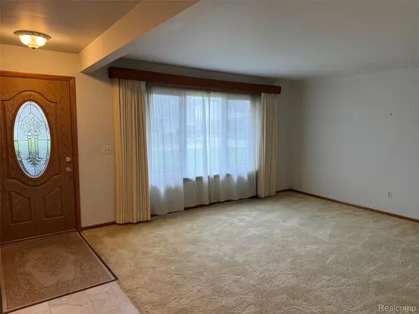 37572 Via Rosalie ST, Clinton Charter Township, MI 48036