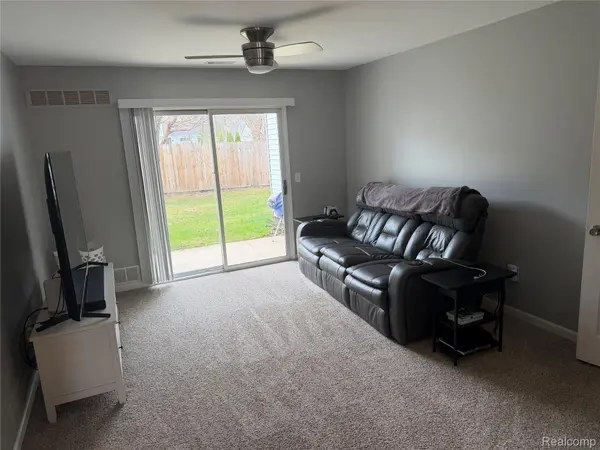 47 Rosebud LN, Mt. Clemens, MI 48043