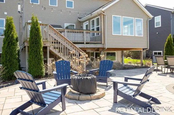 13783 Harrington LNDG, Holland Twp, MI 49424