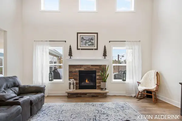 13783 Harrington LNDG, Holland Twp, MI 49424