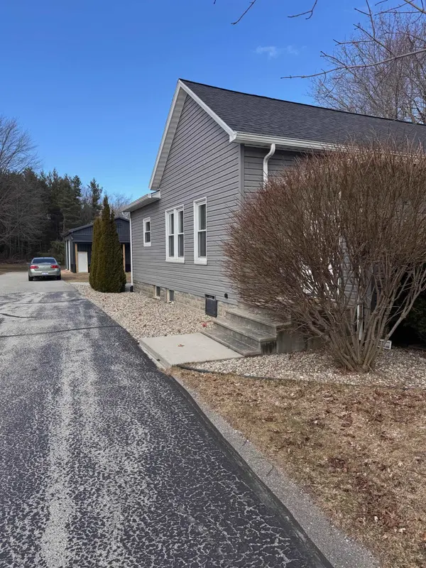 1121 W Midland RD, Monitor Twp, MI 48706