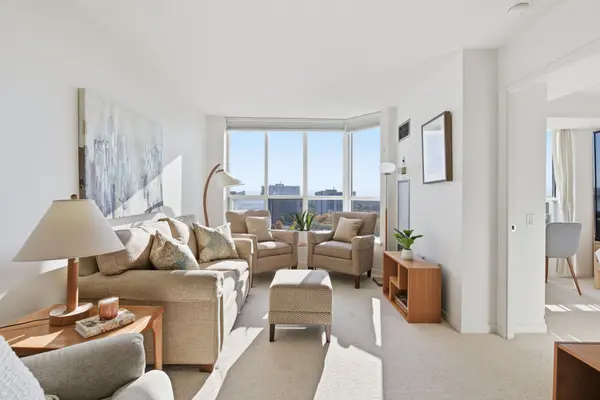 21 Overlea BLVD #1801, Toronto C11, ON M4H 1P2