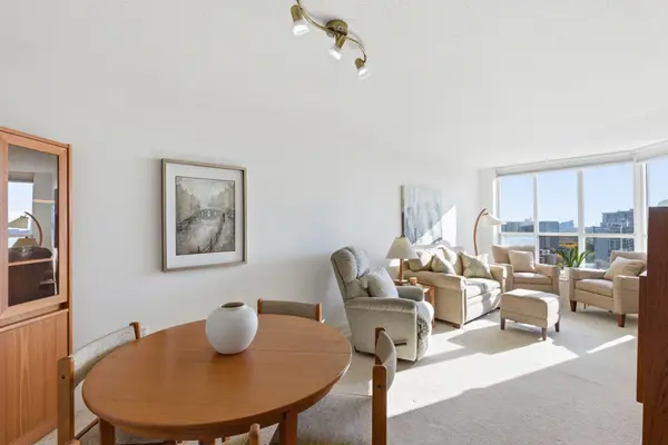 21 Overlea BLVD #1801, Toronto C11, ON M4H 1P2