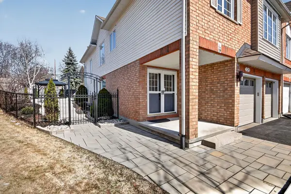 124 Macassa CIR, Kanata, ON K2T 1J9