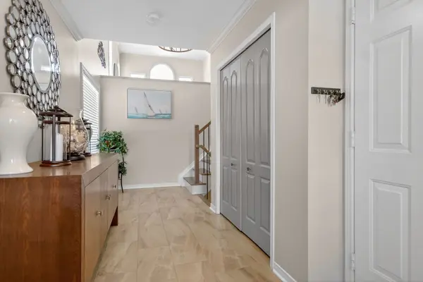 124 Macassa CIR, Kanata, ON K2T 1J9