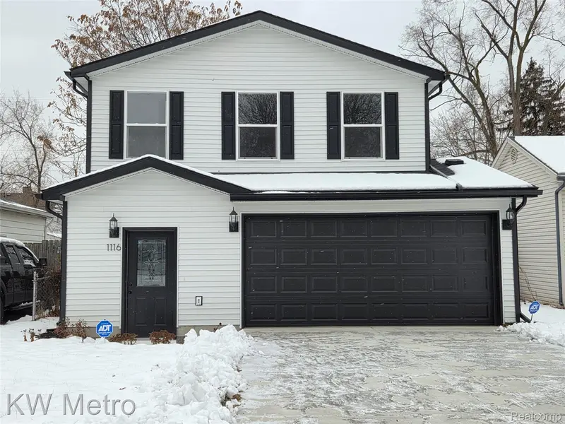 1116 E HAYES AVE, Hazel Park, MI 48030