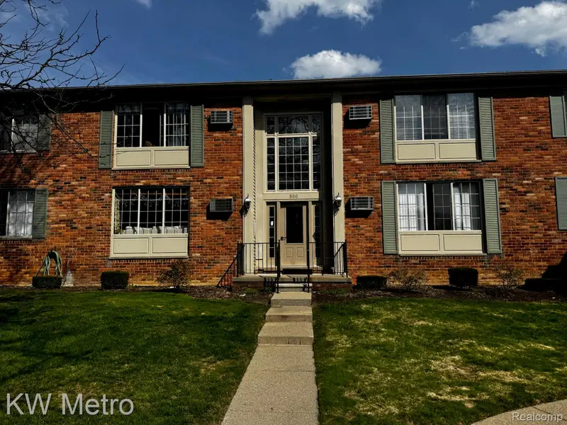 500 Romeo RD #122, Rochester, MI 48307