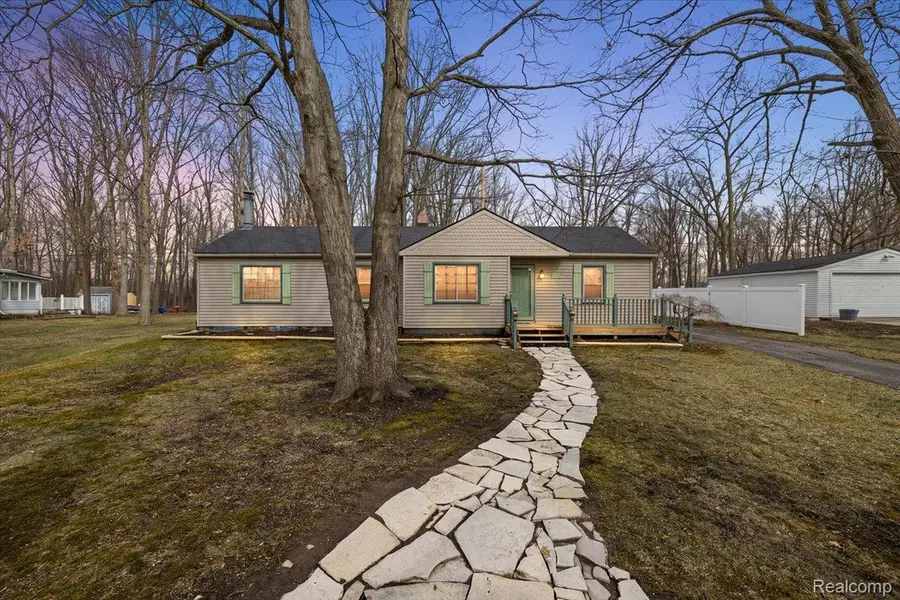 2653 Simpson DR, Rochester Hills, MI 48309