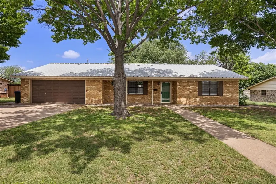1110 Gifford Drive, Granbury, TX 76048