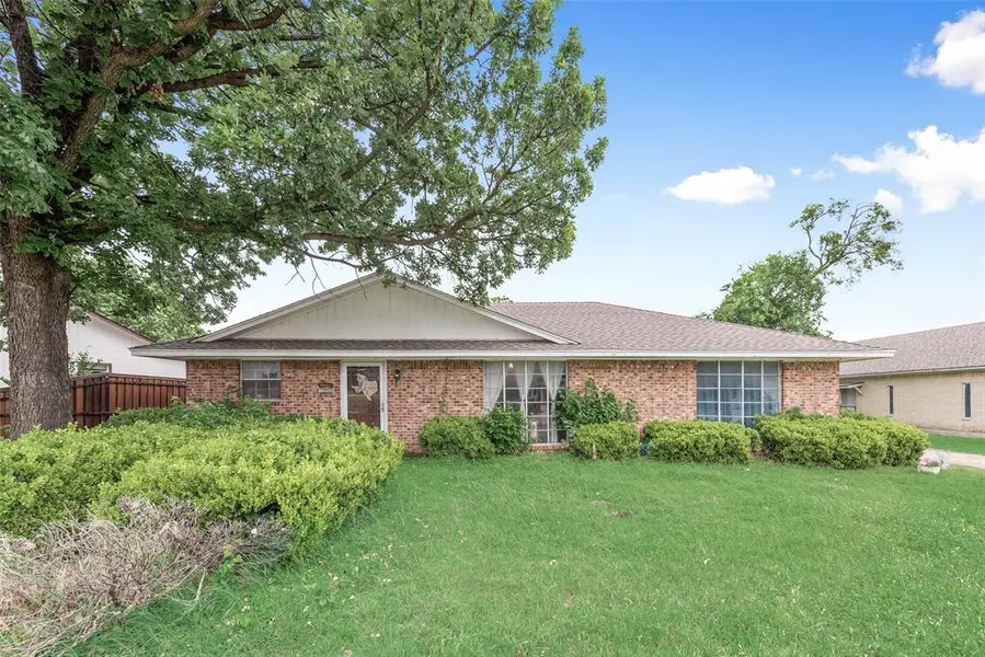 1308 N Kaufman Street, Ennis, TX 75119