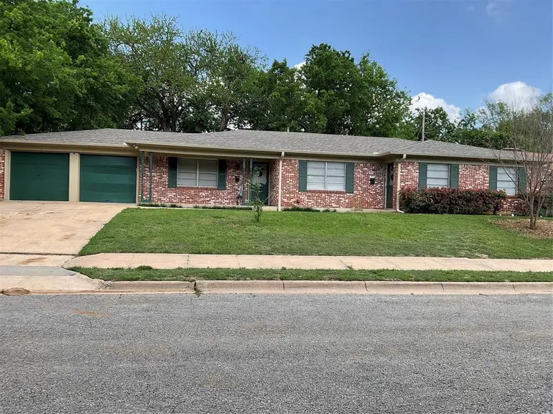 2413 N Lockhart Street, Sherman, TX 75092