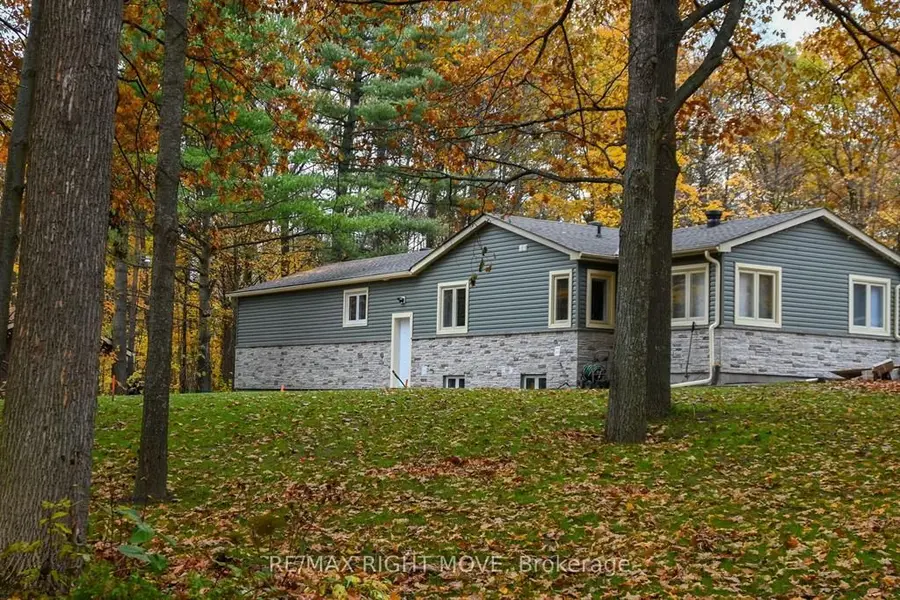 32 Mills CIR, Springwater, ON L0L 1X0