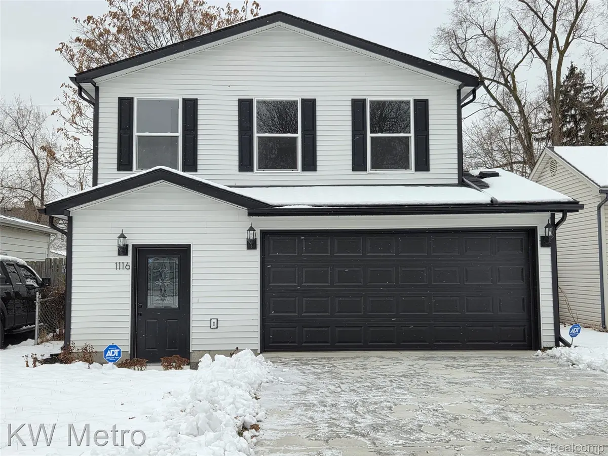 1116 E HAYES AVE, Hazel Park, MI 48030