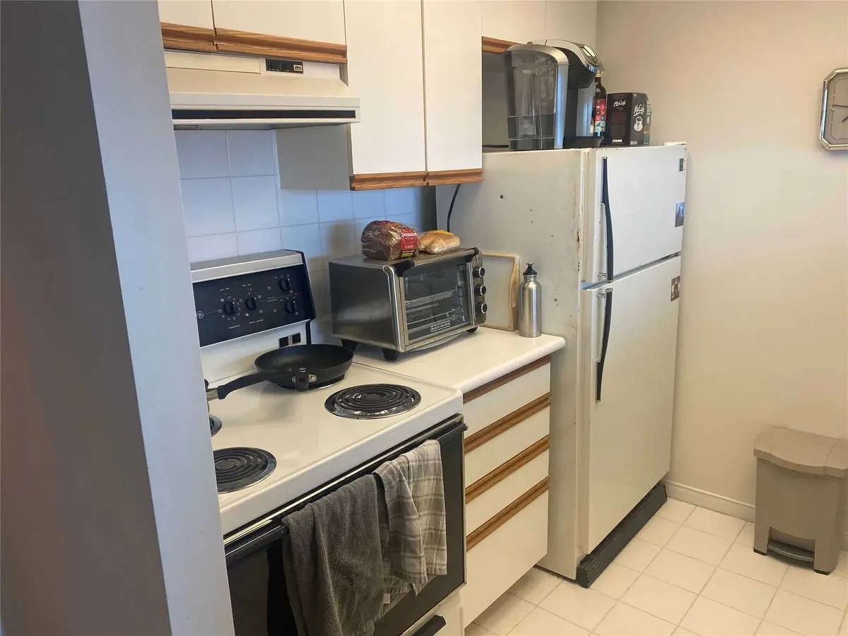 99 Harbour SQ #3005, Toronto C01, ON M5J 2H2