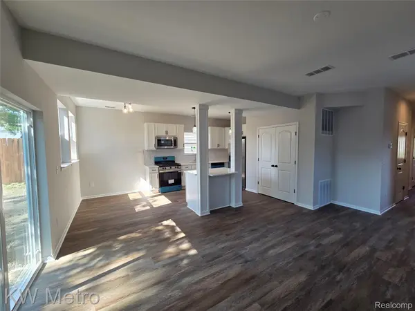 1116 E HAYES AVE, Hazel Park, MI 48030