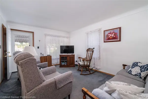 3313 Hollywood ST, Dearborn, MI 48124