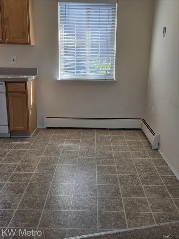 500 Romeo RD #122, Rochester, MI 48307