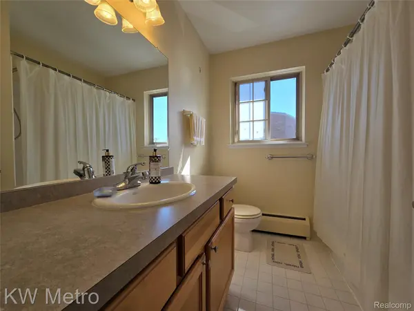 500 Romeo RD #122, Rochester, MI 48307