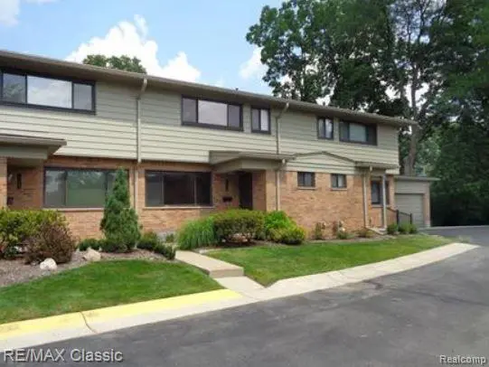 112 E Hickory Grove RD, Bloomfield Charter Township, MI 48304