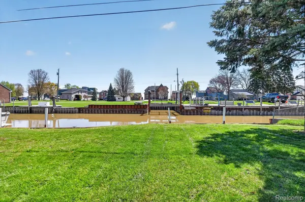 47816 Jefferson AVE, Chesterfield Township, MI 48047