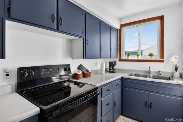 47816 Jefferson AVE, Chesterfield Township, MI 48047