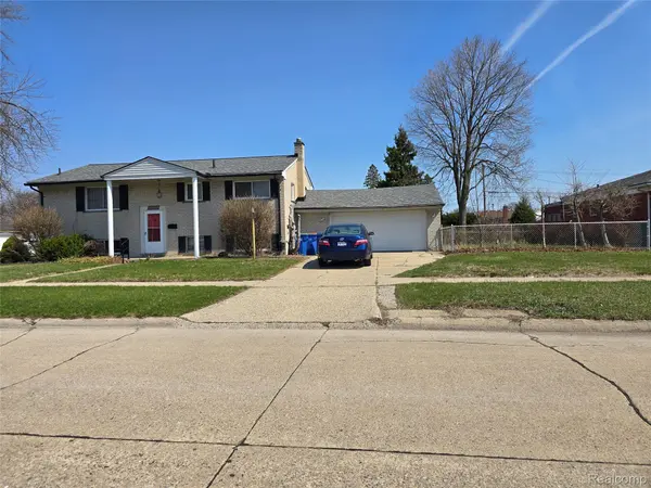 27592 STRATHMOOR DR, Warren, MI 48092