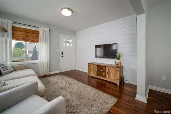 326 E Cambourne ST, Ferndale, MI 48220