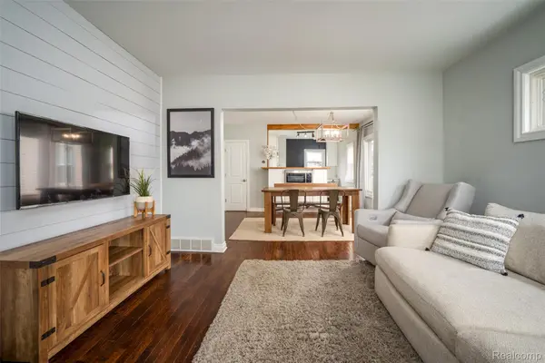 326 E Cambourne ST, Ferndale, MI 48220