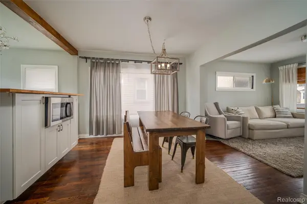 326 E Cambourne ST, Ferndale, MI 48220