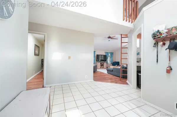 9820 Oakhurst RD, Holly Township, MI 48442