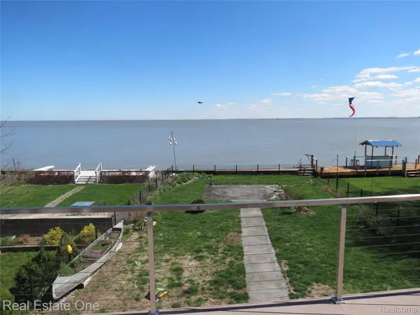 4583 Allen Cove RD, Luna Pier, MI 48157