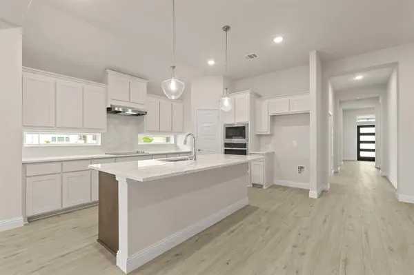 2013 Hickory Lane, Aubrey, TX 76227