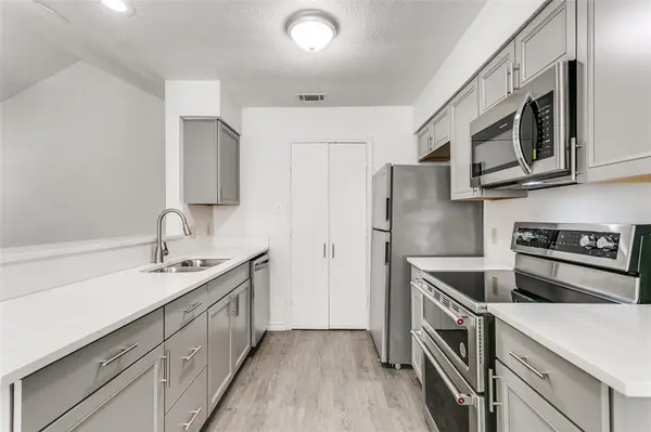 2121 Stone Moss Lane, Grapevine, TX 76051