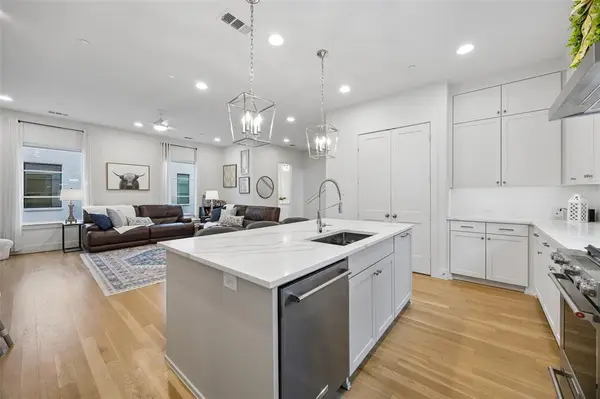 2715 Kimsey Drive #102, Dallas, TX 75235