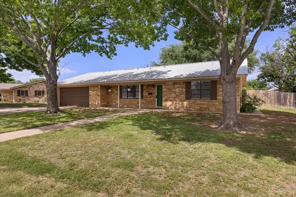 1110 Gifford Drive, Granbury, TX 76048