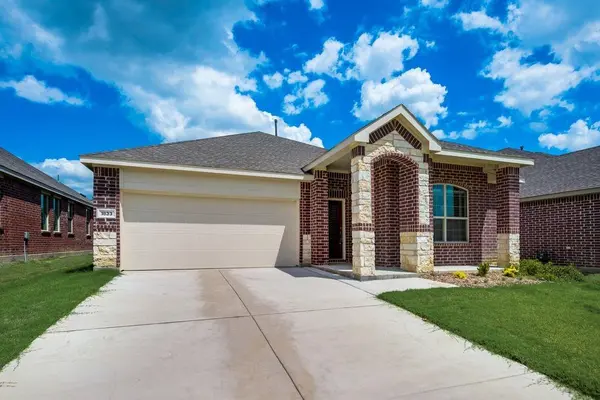 1833 Lake Grove Drive, Little Elm, TX 75068