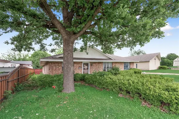 1308 N Kaufman Street, Ennis, TX 75119