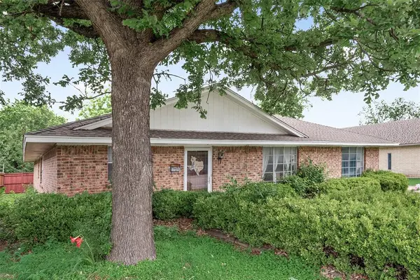 1308 N Kaufman Street, Ennis, TX 75119