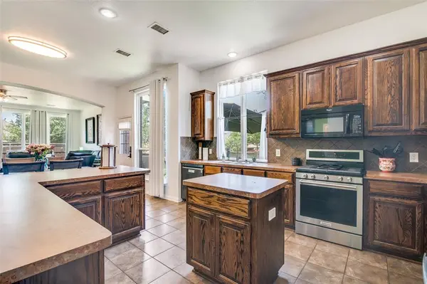 6219 Lakecrest Drive, Sachse, TX 75048