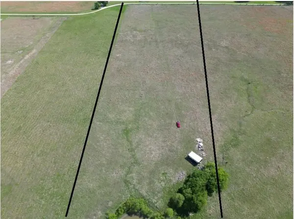 1438 County Road 1300, Deport, TX 75435