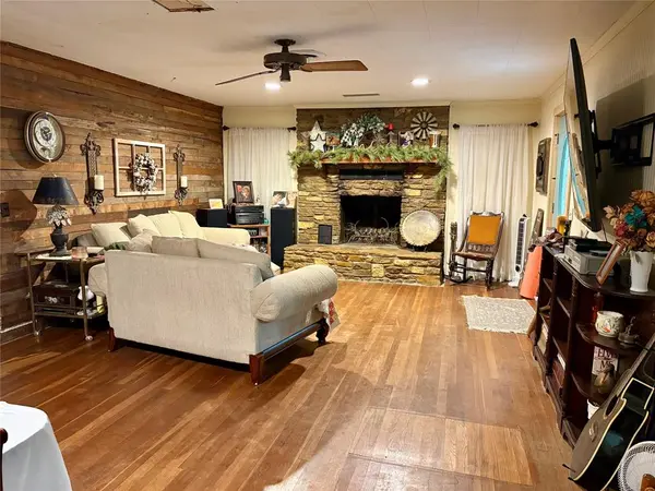 706 S Avenue I, Clifton, TX 76634