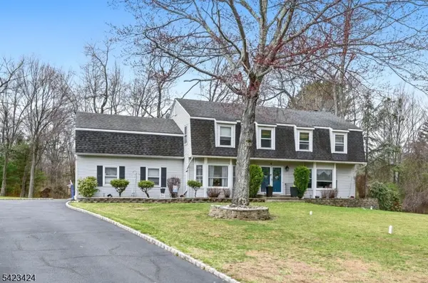 6 Robin Dr, Jefferson Twp., NJ 07438