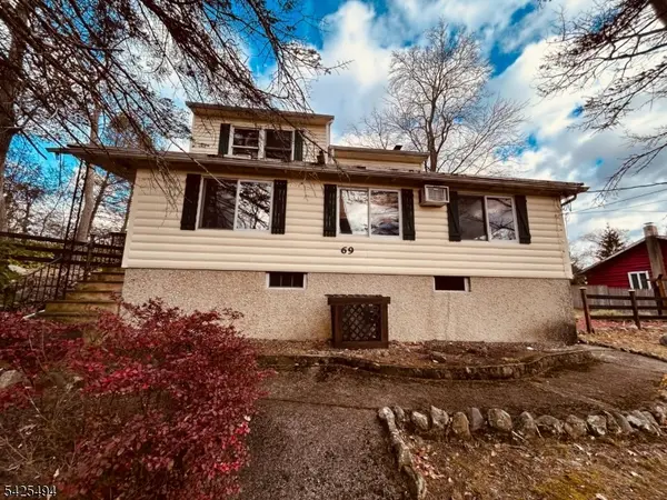 69 Lindys Dr, West Milford Twp., NJ 07480