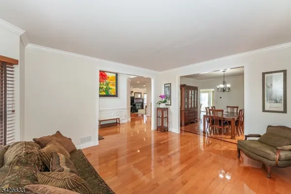 17 Nicole Lane, Parsippany-troy Hills Twp., NJ 07054