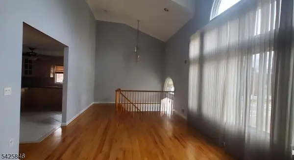 582 Broad St #1, Carlstadt Boro, NJ 07072