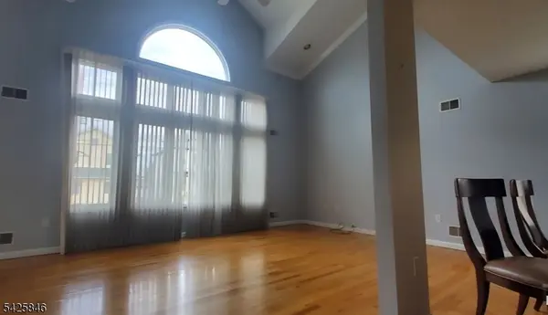 582 Broad St #1, Carlstadt Boro, NJ 07072